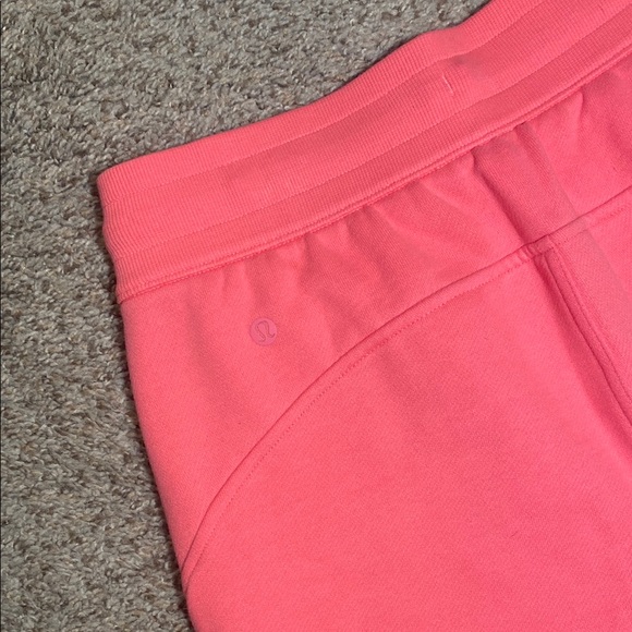 Lululemon Scuba High Rise Short 5” Sakura Pink - Picture 4 of 5